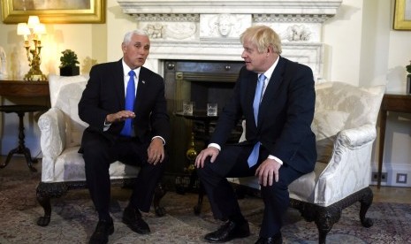 Wakil Presiden AS Mike Pence melakukan pertemuan dengan Perdana Menteri Inggris Boris Johnson, Kamis (5/9).