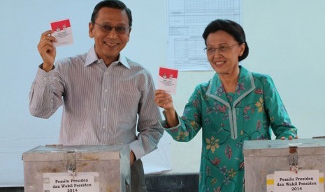 Istri Wakil Presiden Boediono, Herawati Boediono menjadi salah satu penerima Tanda Kehormatan