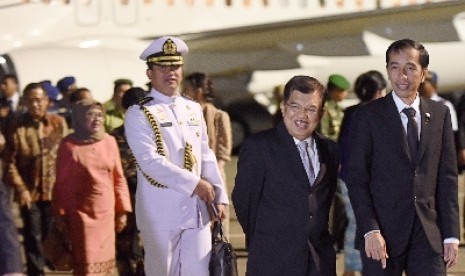 Wakil Presiden Jusuf Kalla bersama Presiden Jokowi.