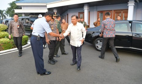 Wakil Presiden Jusuf Kalla bertolak dari Jakarta untuk melakukan kunjungan kerja ke Provinsi Aceh dan Sumatra Barat, Senin (2/9).  