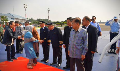 Wakil Presiden Jusuf Kalla beserta Ibu Mufidah Jusuf Kalla bertolak ke Makassar hendak merayakan Hari Raya idul Adha 1440 Hijriah di Makassar, Sulawesi Selatan, Sabtu (9/8).