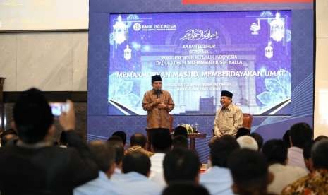 Wakil Presiden Jusuf Kalla (JK) mengisi kajian bakda zhuhur di Masjid Baitul Ihsan, Bank Indonesia, Rabu (8/8).