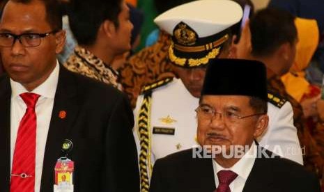 Wakil Presiden Jusuf Kalla (kanan)