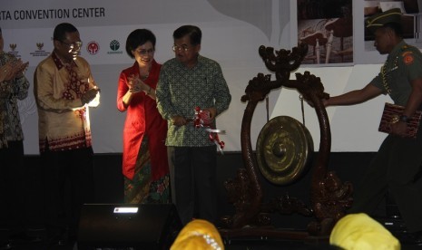 Wakil Presiden Jusuf Kalla membuka secara resmi Pameran Interior & Craft (iCRAFT) 2015