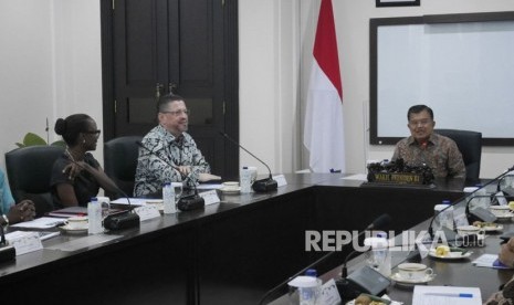 Wakil Presiden Jusuf Kalla menerima delegasi World Bank di kantor Wapres, Selasa (20/3). 