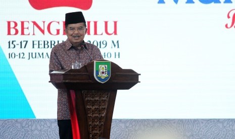 Wakil Presiden Jusuf Kalla menyampaikan pidato saat penutupan Tanwir Muhammadiyah di Balai Semarak Bengkulu, Ahad (17/2/2019).