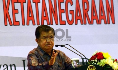 Wakil Presiden Jusuf Kalla menyampaikan pidatonya pada pembukaan Simposium Kebangsaan bertajuk 