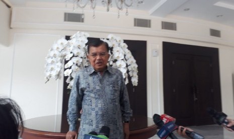 Jusuf Kalla (JK) alelnök.