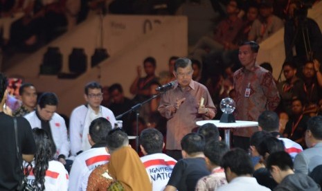 Wakil Presiden Jusuf Kalla saat menghadiri Ignite the Nation Gerakan 1000 Startup di Istora Senayan, Komplek Gelora Bung Karno, Ahad (18/8).