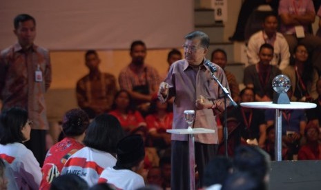 Wakil Presiden Jusuf Kalla saat menghadiri Ignite the Nation Gerakan 1000 Startup di Istora Senayan, Komplek Gelora Bung Karno, Ahad (18/8).