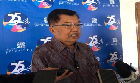 Wakil Presiden ke-10 dan ke-12 Jusuf Kalla saat menghadiri Sidang Senat Terbuka dalam rangka Dies Natalis ke-25 Universitas Paramadina, Selasa (10/1/2023). Menurut JK, meski penduduk mayoritas, tetapi peran umat Islam belum seimbang dalam kegiatan ekonomi keumatan.