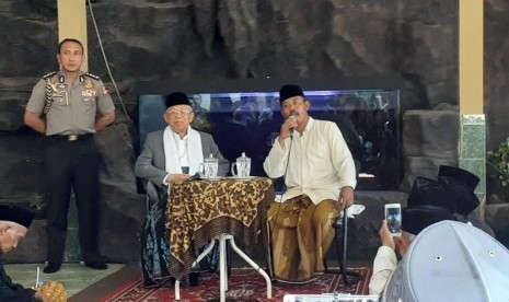 Wakil Presiden Ma'ruf Amin saat bersilaturahmi dengan para kiai di Pondok Pesantren Darussalam, Magelang, Jawa Tengah, Kamis (7/11).