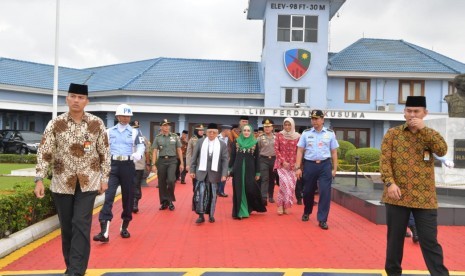 Wakil Presiden Maruf Amin bersama Ibu Wury Ma