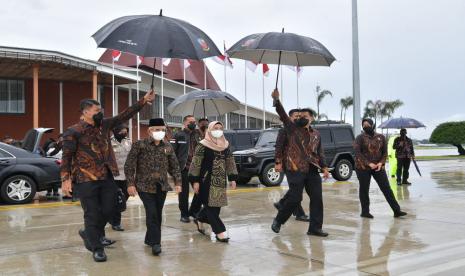 Wakil Presiden Maruf Amin di Pangkalan Udara TNI AU Halim Perdanakusuma, Kamis (17/11/2022) sebelum membuka Forum Halal 20 (H20) di Semarang, Jawa Tengah. (ilustrasi)