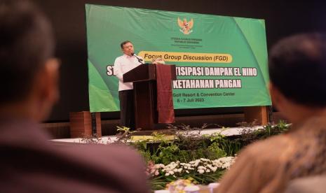 Wakil Presiden Maruf Amin melakukan pertemuan dengan Chairman Ezaki Glico Co. Ltd. Ezaki Katsuhisa di Ruang Takara, Hotel Imperial, Senin (06/03/2023).