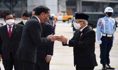 Wakil Presiden Maruf Amin melepas keberangkatan kunjungan kerja Presiden Joko Widodo beserta Ibu Iriana Joko Widodo ke China, Jepang, dan Korea Selatan di Bandara Internasional Soekarno Hatta Jakarta, Senin (25/07/2022). 