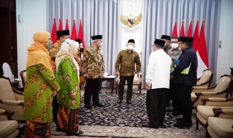 Wakil Presiden Maruf Amin menerima Pimpinan Pusat Muhammadiyah berkaitan pelaksanaan Muktamar Muhammadiyah di kediaman resmi Wapres, Jakarta, Selasa (15/11/2022). Maruf Berharap Muktamar Muhammadiyah Lahirkan Program Konkret SDM Unggul