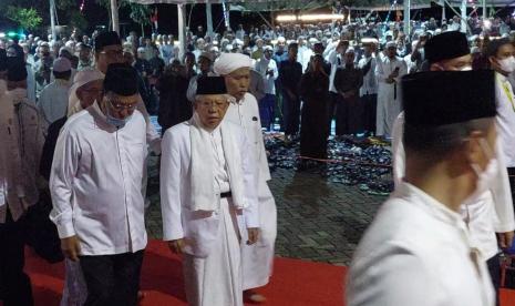 Wakil Presiden Maruf Amin. Wapres Maruf Amin melakukan kunjungan kerja (kunker) ke Provinsi Jawa Timur Ahad (5/2/2023) dalam rangka menghadiri Puncak Peringatan Satu Abad Hari Lahir (Harlah) Nahdlatul Ulama (NU).  Wapres didampingi Wury Ma’ruf Amin beserta rombongan yang menggunakan Pesawat Khusus Kepresidenan Boeing 737-400  TNI AU, lepas landas dari Pangkalan TNI AU Halim Perdanakusuma, Jakarta, menuju Bandara Udara Internasional Juanda, Surabaya, Jawa Timur.