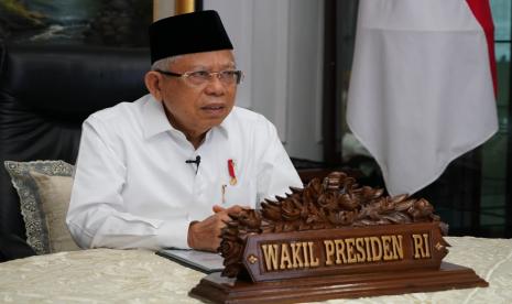 Wapres Minta Dakwah Digital Harus Digalakkan. Foto: Wakil Presiden Maruf Amin saat acara peluncuran Buku Pandemi Corona: Virus Deglobalisasi, Masa Depan Perekonomian Global dan Nasional melalui video conference dari kediaman resmi Wapres, Jakarta, Senin (13/7). 