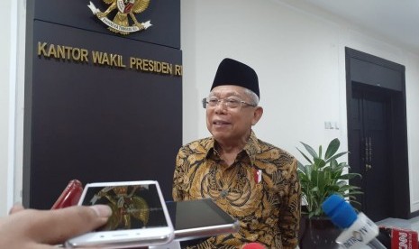 Wakil Presiden Maruf Amin saat diwawancarai wartawan di Kantor Wakil Presiden, Jakarta, Rabu (22/1).