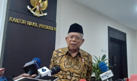 Wakil Presiden Maruf Amin saat diwawancarai wartawan di Kantor Wakil Presiden, Jakarta, Rabu (22/1).