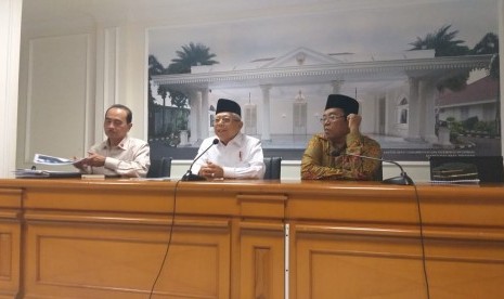 Wakil Presiden Maruf Amin saat diwawancarai wartawan di Kantor Wakil Presiden, Jakarta, Jumat (21/2).