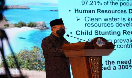 Wakil Presiden KH Ma'ruf Amin saat membuka acara Asia International Water Week ke-2 di Labuan Bajo, NTT, Senin (14/3/2022).