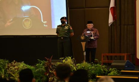 Wakil Presiden Maruf Amin saat membuka Muktamar Nasional ke-41 Al Irsyad Al Islamiyyah di Hotel Java Heritage, Sokanegara, Purwokerto, Rabu (23/11). 