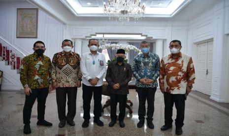 Wakil Presiden KH Ma'ruf Amin saat menerima Ketua Umum Real Estate Indonesia (REI) Paulus Totok Lusida beserta jajaran pengurus DPP REI lainnya di Kediaman Wapres, Jakarta,  Selasa (24/5/2022).