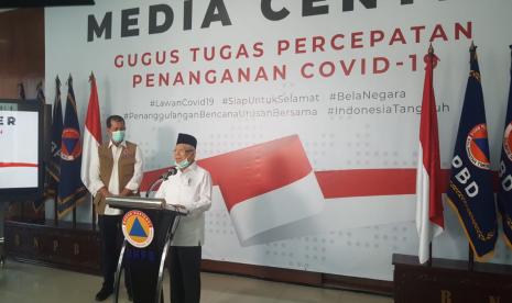 Wapres Minta MUI Rilis Fatwa Tangani Jenazah Corona. Wakil Presiden Maruf Amin saat meninjau Gugus tugas percepatan penanganan Virus di Graha BNPB, Jakarta, Senin (23/3).