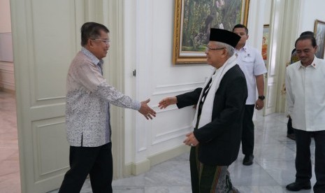 Wakil Presiden RI, Jusuf Kalla bertemu dengan Wakil Presiden terpilih, Ma'ruf Amin di Kantor Wakil Presiden, Jumat (3/10). 