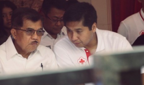 Wakil Presiden RI, Jusuf Kalla (Kiri) dan Ketua Umum Taruna Merah Putih, Maruarar Sirait