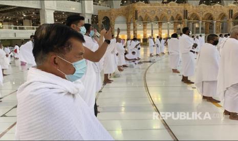 Sinyal Positif dari Ibadah Umroh Jusuf Kalla. Wakil Presiden RI ke-10 & 12 Jusuf Kalla bersama Mantan Wakapolri Komjen Pol (Purn) Syafruddin selaku Ketua Yayasan Museum Sejarah Rasulullah SAW dan Peradaban Islam, mendapat kesempatan melaksanakan ibadah umroh di tengah Pandemi Covid-19 oleh Pihak Kerajaan Arab Saudi.