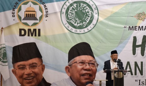 Wakil Presiden terpilih yang juga Ketua Umum Dewan Pimpinan Majelis Ulama Indonesia (MUI) KH Ma'ruf Amin menyampaikan sambutan pada acara Milad Ke-47 Dewan Masjid Indonesia (DMI) di Jakarta, Rabu (17/7/2019).