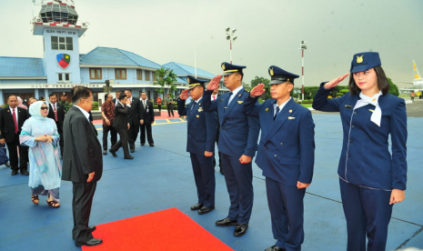 Wakil Presiden (Wapres) Jusuf Kalla pagi ini bertolak ke Beijing, Cina untuk menghadiri Konferensi Tingkat Tinggi (KTT) Kedua Belt and Road Forum atau One Belt One Road (OBOR), Rabu (24/4).  