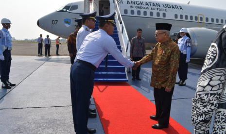 Wakil Presiden (Wapres) KH Ma'ruf Amin bertolak ke Bandung untuk membuka secara resmi World Zakat Forum (WZF) Conference di Bandung, Selasa (5/11) pagi ini. 