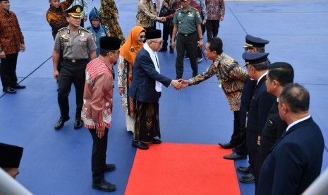 Wakil Presiden (Wapres) KH Maruf Amin bertolak ke Semarang menghadiri Silaturahmi dan musyawarah bersama Majelis Ulama Indonesia (MUI), Dewan Masjid Indonesia (DMI), IPHI, dan Baznas se Jawa Tengah, Jum