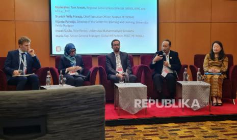 Wakil Rektor III Universitas Muhammadiyah Surakarta (UMS), Prof Ihwan Susila, PhD diundang menjadi pembicara sesi panel dengan topik Driving Inclusive and Accessible Education for All: A 360 Approach. Sesi tersebut merupakan rangkaian dari agenda Time Higher Education Campus Live SE Asia 2024 yang diselenggarakan pada hari Selasa (26/11/2024) hingga Rabu (27/11/2024) di KLCC Malaysia.