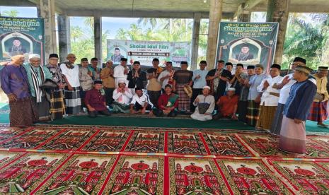 Wakil Rektor IV Universitas Muhammadiyah Jakarta Dr. Septa Candra, MH., menjadi khotib salat Idulfitri di depan ratusan jamaah, di Masjid Jamik Desa Nelan Indah, Kec. Taramang Jaya, Kab Mukomuko, Provinsi Bengkulu, pada Rabu (10/04/24).