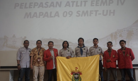 Wakil Rektor Unhas Bidang Kemahasiswaan dan Alumni, Prof A Arsunan Arsin saat pelepasan ketiga mahasiswa yang berlangsung di Aula Fakultas Teknik Unhas, Kampus Gowa. 