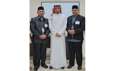 Wakil Rektor Universitas Darunnajah M Irfan berfoto bersama Rektor Universitas Islam Madinah