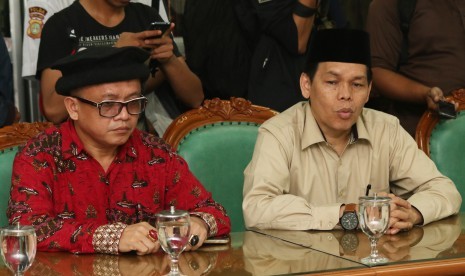 Wakil Sekjen MUI Amirsyah Tambunan (kanan) 