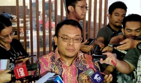 Anggota Komisi IX DPR Saleh Partaonan Daulay mengapresiasi keberhasilan UNAIR dalam meracik obat Covid-19.