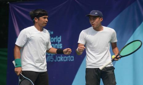 Pasangan ganda putra tenis Indonesia Christopher Rungkat (kiri)/Nathan Anthony Barki.