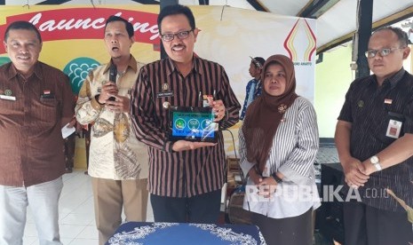 Wakil Wali Kota Yogyakarta, Heroe Poerwadi, saat meluncurkan tiga  layanan baru Jogja Smart Service di Kantor Kecamatan Jetis, Jumat (23/8).