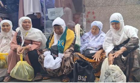 Waktu senggang jamaah haji Indonesia selama di Madinah coba dimanfaatkan untuk berburu oleh-oleh