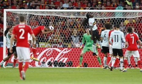 Wales' Ashley Williams scores their first goal