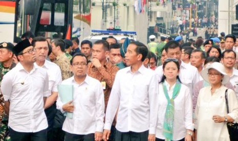 Wali Kota Bandung mendampingi Presiden Jokowi.