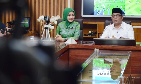 Ridwan Kamil (r)