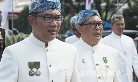 Wali Kota Bandung Ridwan Kamil (kiri) dan Wakil Wali Kota Bandung Oded M Danial (kanan) 